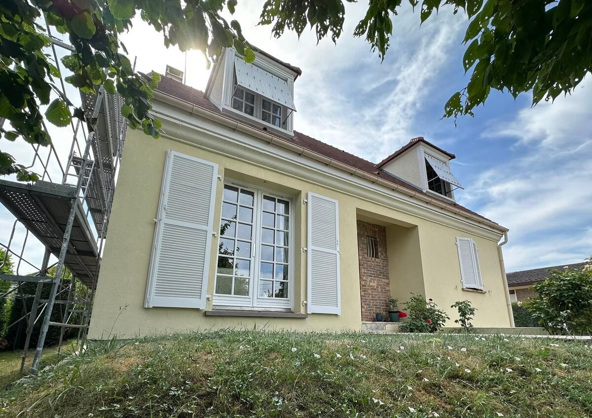 Rénovation des façades en peinture ou enduit projeté